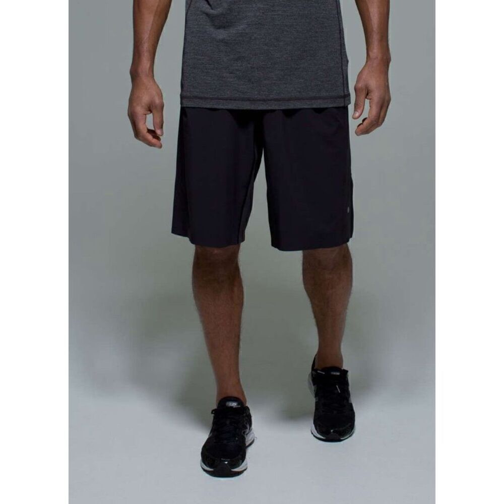 Lululemon Assert Short Black Stretch Size Large Workout gym Athletic